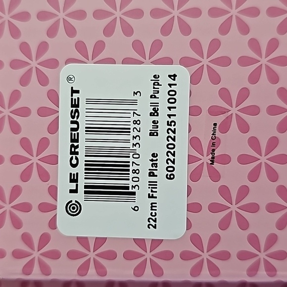 NIB Le Creuset 22cm Satin Blue Bell Purple Frill Plate from the Flower Collectio - Picture 4 of 7